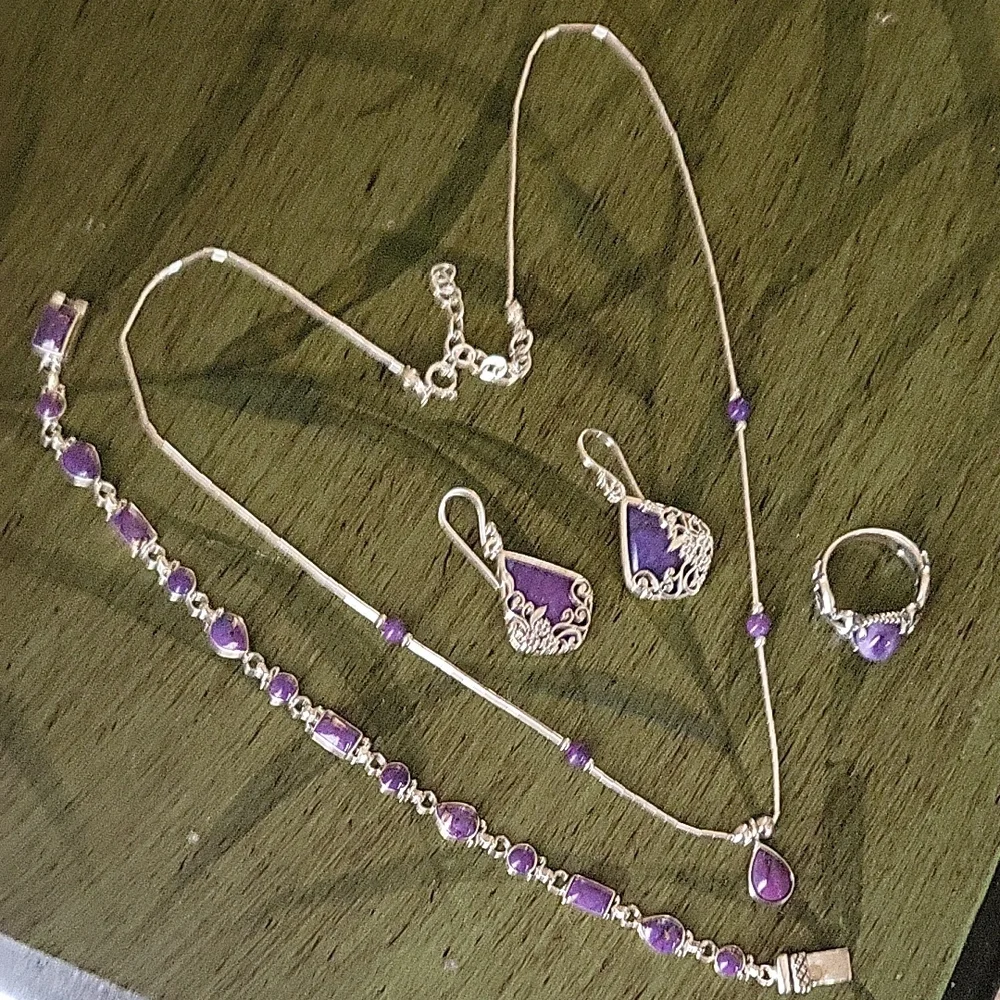 Nicely Matched Set - Picture 1 of 12